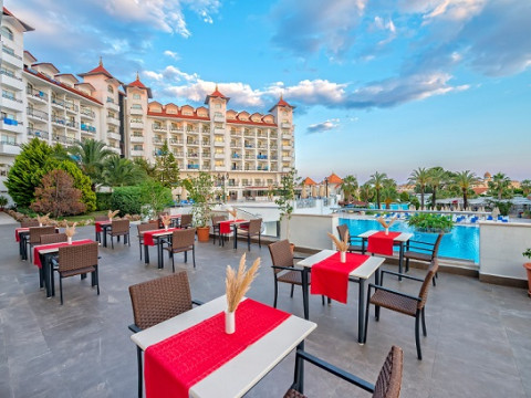 SERENIS HOTEL