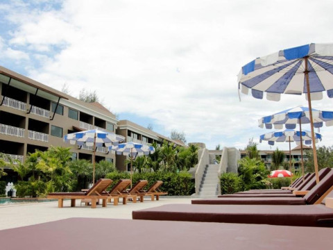 Maikhao Palm Beach Resort