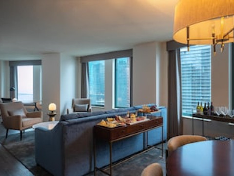 SHERATON GRAND CHICAGO RIVERWALK