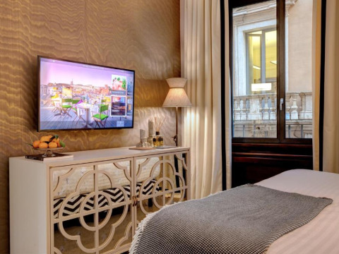 Singer Palace Hotel