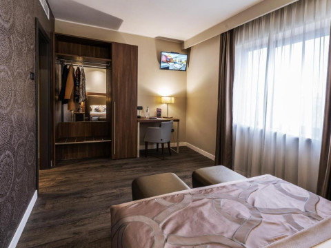 Smart Hotel Holiday