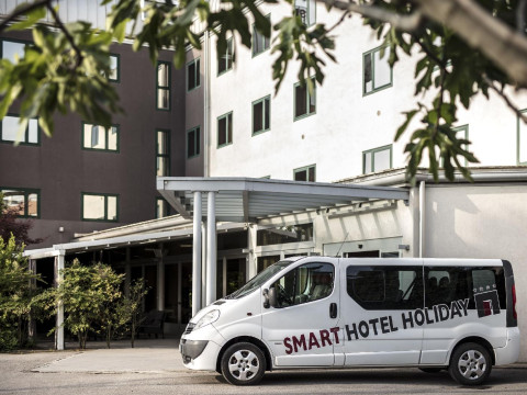 Smart Hotel Holiday