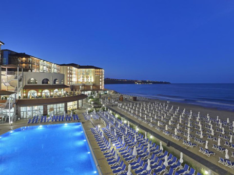 SOL LUNA BAY RESORT APARTMENT BUILDING