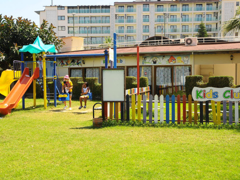 SOLIVIA HOTEL (ex. TITAN SELECT HOTEL)