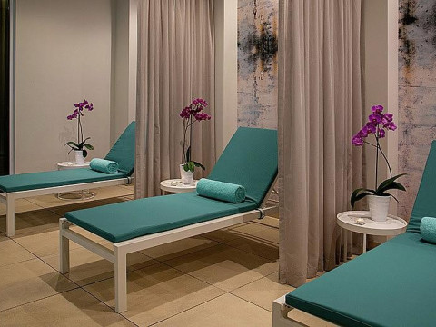 Vangelis Hotel and Suites