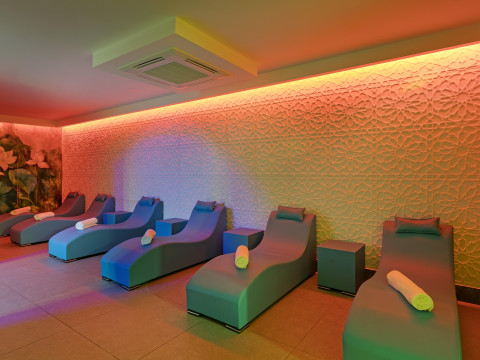 Glamour Resort & Spa