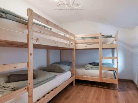 Square Apartment In Ponte Di Legno