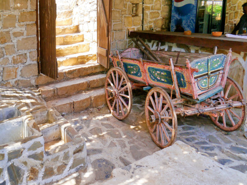 STONE VILLAGE-  PETRINO CHORIO