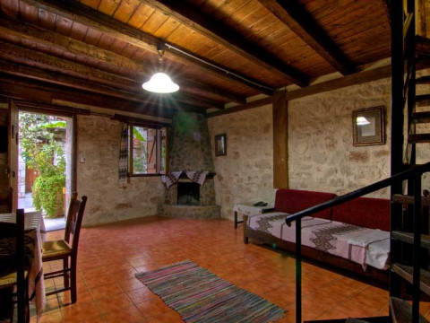 STONE VILLAGE-  PETRINO CHORIO