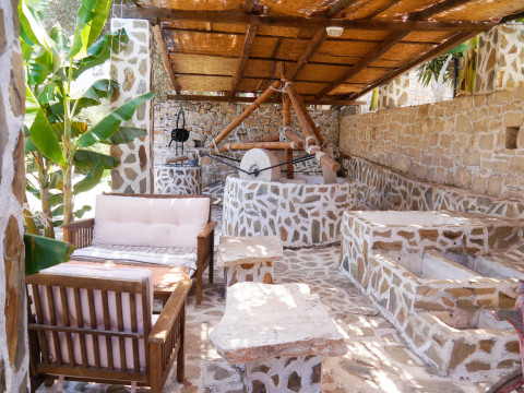 STONE VILLAGE-  PETRINO CHORIO