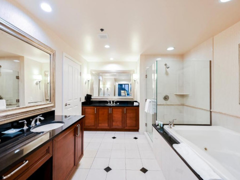 StripViewSuites at Signature