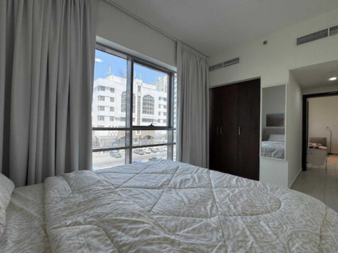 Stylish Downtown Deluxe 1-bedroom Fully Furnished Apartment