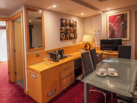 SUITES KNOWSLEY