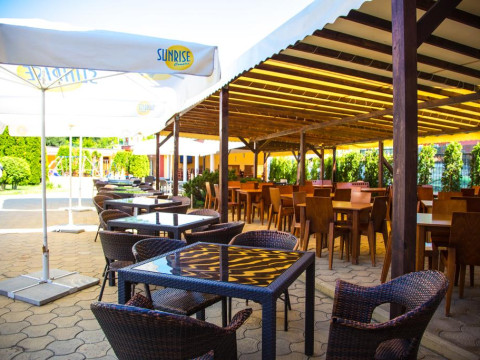 SUNRISE FAMILY RESORT