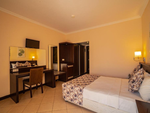 Sunshine Holiday Resort