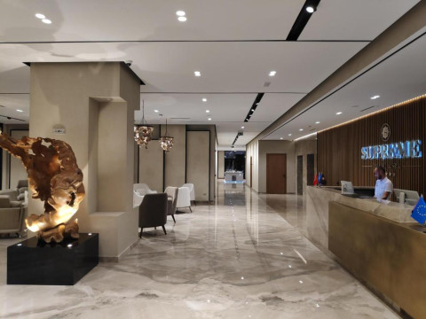 Hotel And Spa Supreme