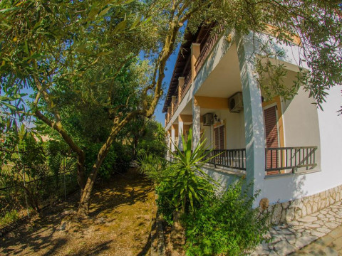 Takis & Efi Apartments
