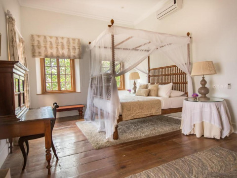 Taru Villas Rampart Street