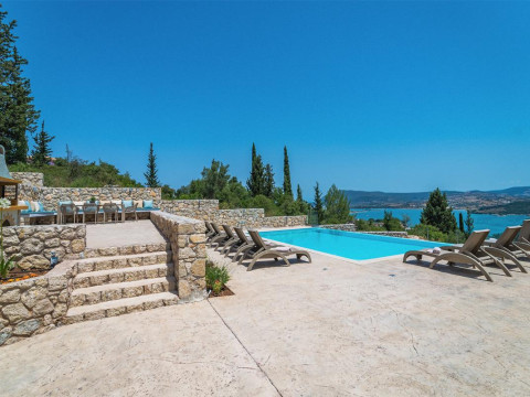 Teachers' Rock Luxury Residence