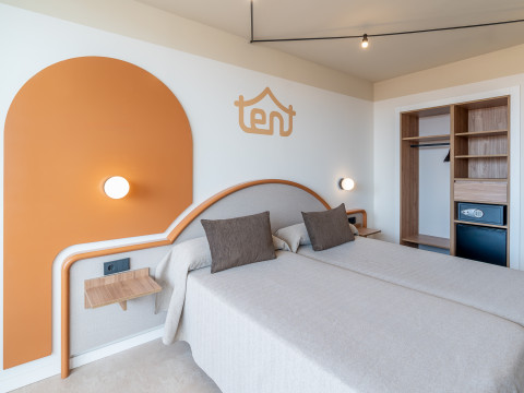 tent Arenal