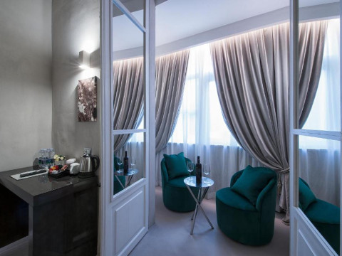Terrace Pantheon Relais