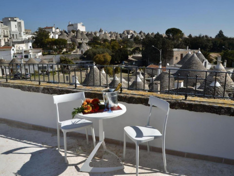 TERRAZZA SUI TRULLI (BARI PROVINCE, 56 KM FROM BARI CITY)