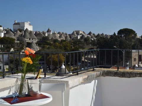 TERRAZZA SUI TRULLI (BARI PROVINCE, 56 KM FROM BARI CITY)