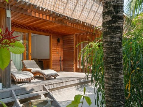 THE BAREFOOT ECO HOTEL