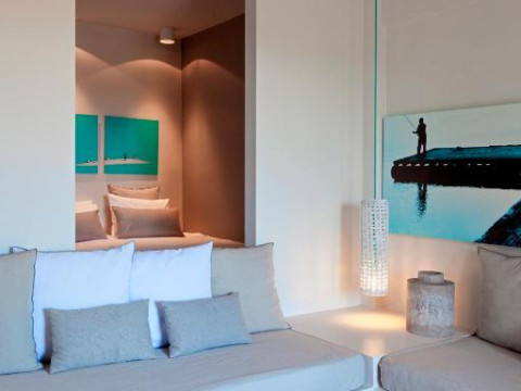 THE BAY HOTEL AND SUITES