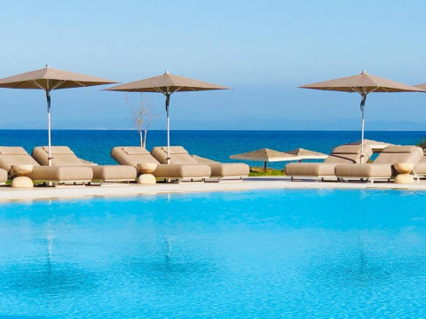 THE BAY HOTEL AND SUITES