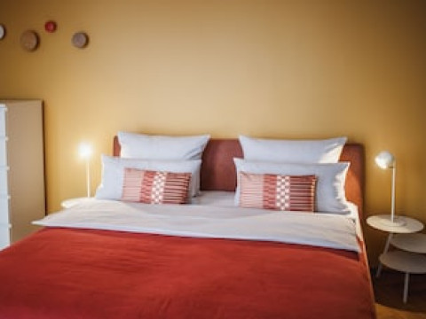 THE CIRCUS APARTMENTS