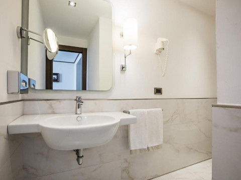 The Independent Hotel