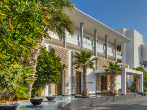 The Island Hotel, Adults 16+ hotel