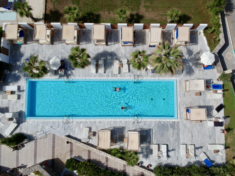 The Island Hotel, Adults 16+ hotel