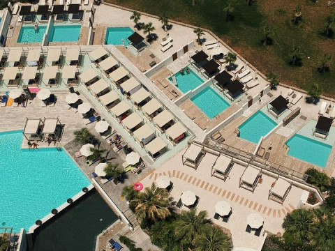 The Island Hotel, Adults 16+ hotel