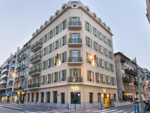 The Jay Hotel by HappyCulture