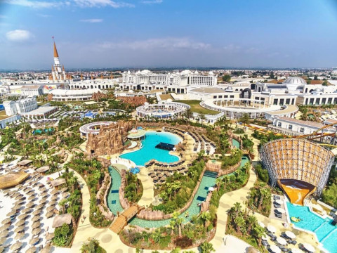THE LAND OF LEGENDS KINGDOM HOTEL (BB)