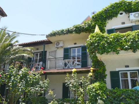 The Mayflower Studios & Apartments