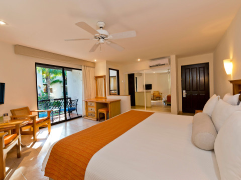 The Reef Playacar