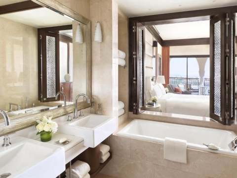 The Ritz-Carlton Abu Dhabi, Grand Canal