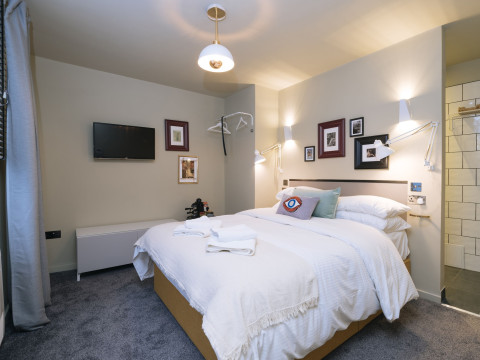 The Warwick by Aura Collection