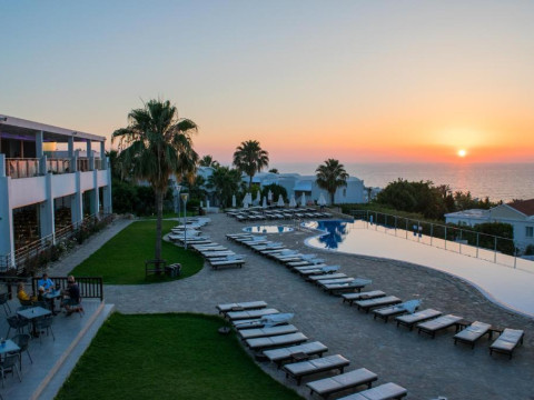 Theo Sunset Bay Hotel