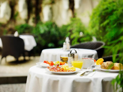 Three Crowns Hotel
