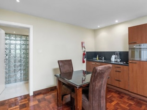 TOWN LODGE UPPER HILL