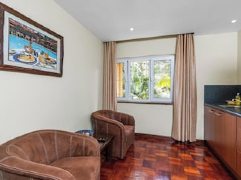 TOWN LODGE UPPER HILL