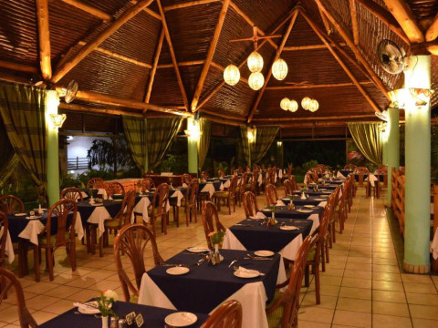 Travellers Beach Hotel