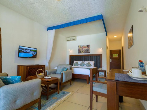 Travellers Beach Hotel