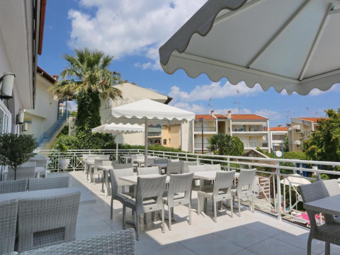 TROPICAL HOTEL (HANIOTI)