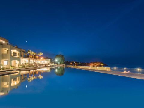 Caravel Suites