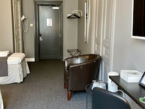 UNIQUE HOTEL